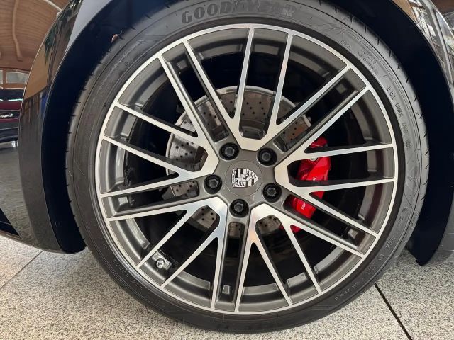 Porsche 911 4S Coupé Targa