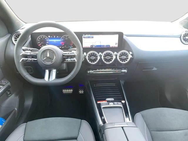 Mercedes-Benz GLA 200 AMG Line