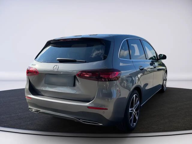 Mercedes-Benz B 180 Sedan