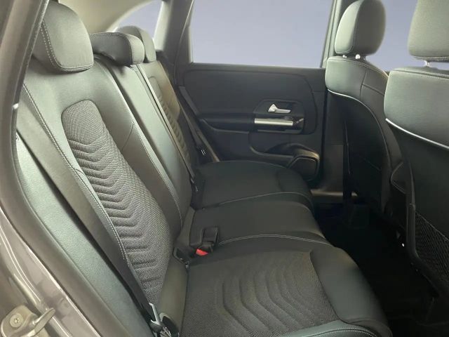 Mercedes-Benz B 200 Progressive Sedan