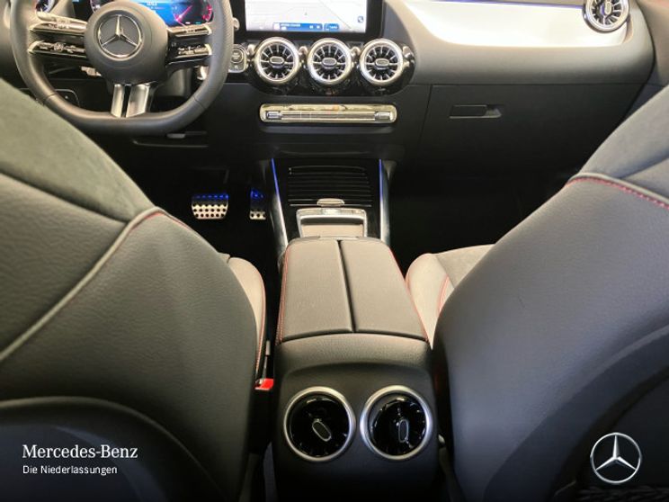 Mercedes-Benz GLA 180 AMG Line