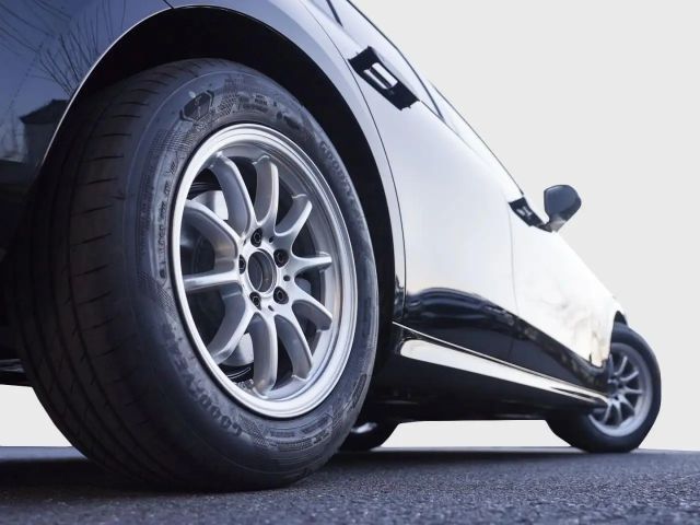 Mercedes-Benz E 200 AVANTGARDE E 200 d Sedan