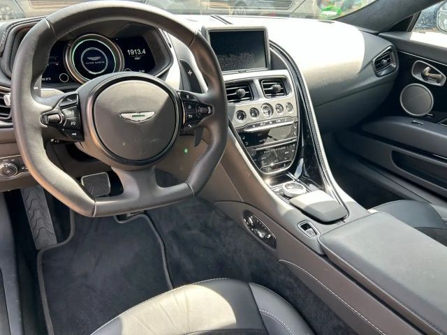 Aston Martin DB11 V8