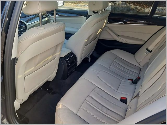 BMW 530 530d Luxury Line Touring xDrive