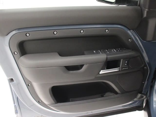 Land Rover Defender 110 D300 Dynamic SE