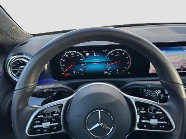 Mercedes-Benz A 180 **Multibeam*360°Kamera*Panorama*Navi*PTS**