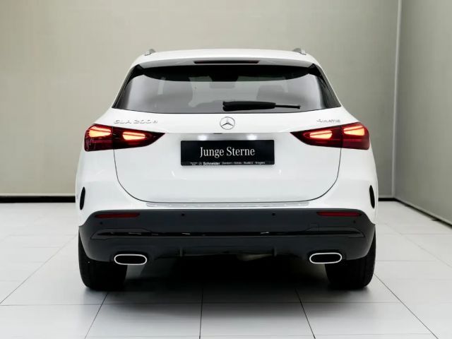 Mercedes-Benz GLA 200 4MATIC GLA 200 d