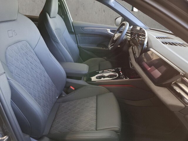 Audi A6 Avant Quattro S-Tronic