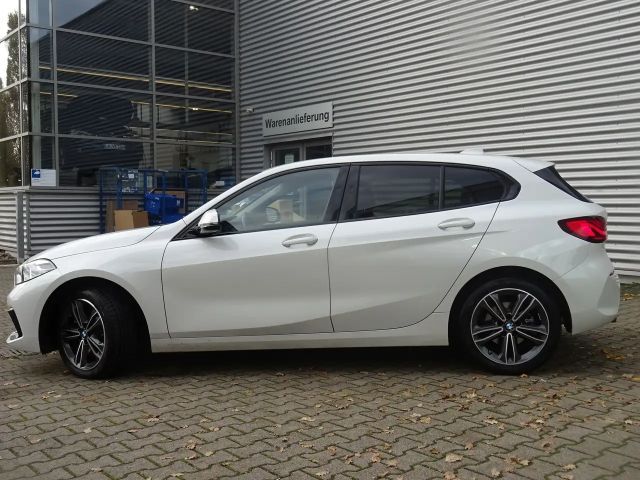 BMW 118 118i Sedan Sport Line