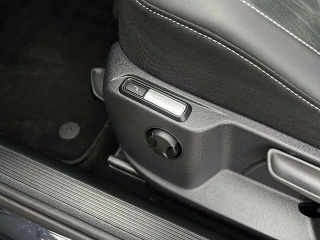 Volkswagen T-Roc 2.0 TD Allrad LED Navi Pano USB Parkassistent