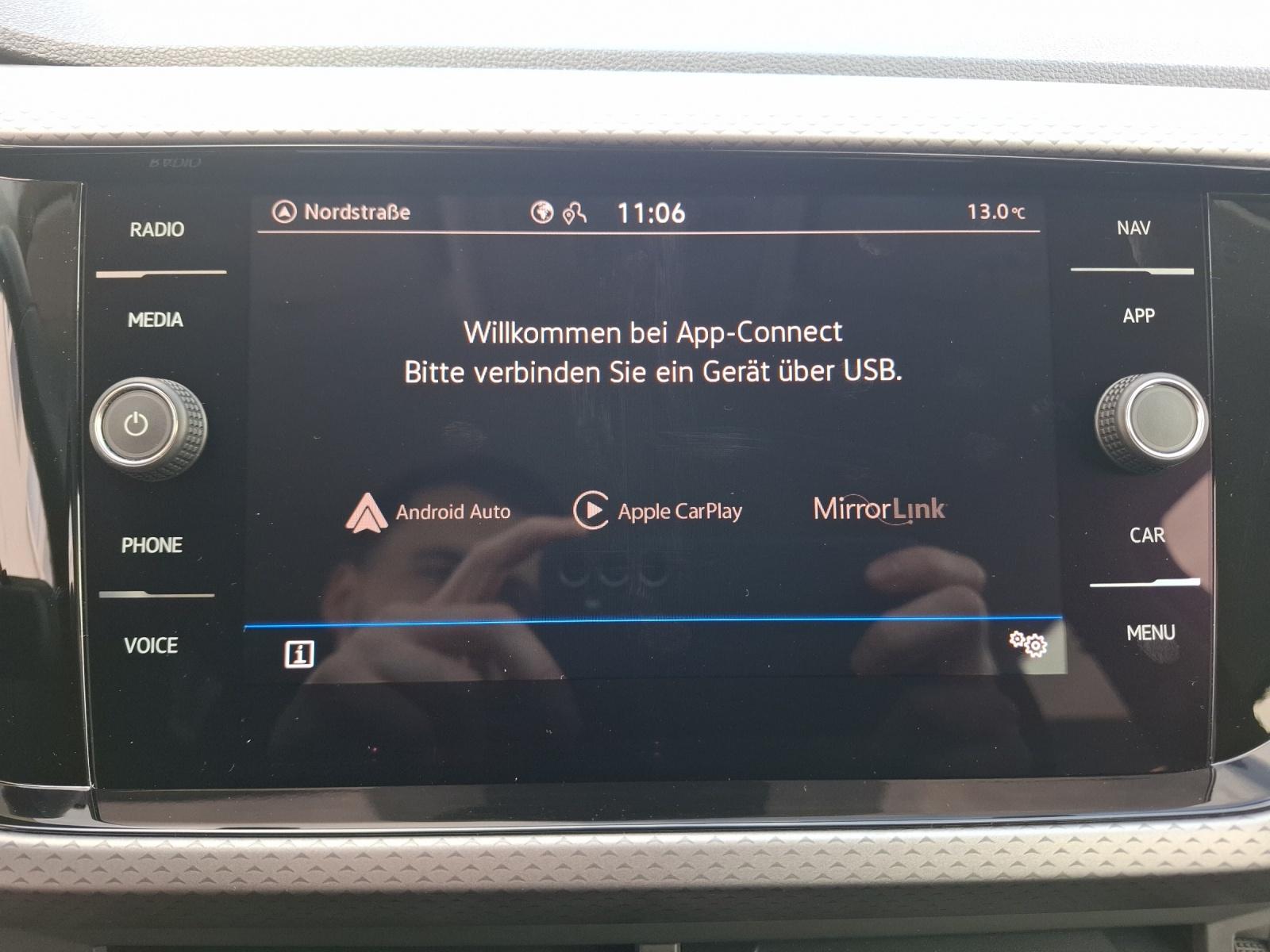 Volkswagen T-Cross TSI Active Navi ACC PDC SH LM