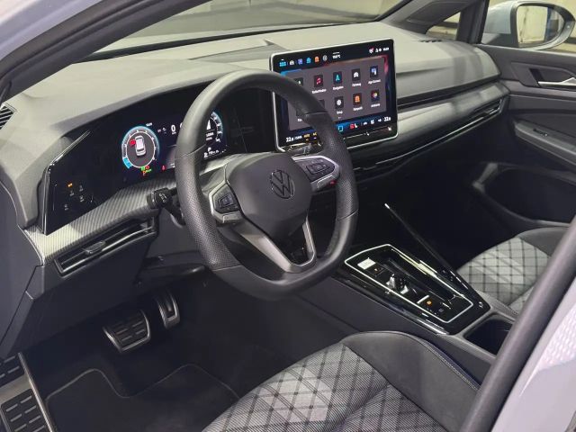 Volkswagen Golf 1.5 eTSI DSG R-Line