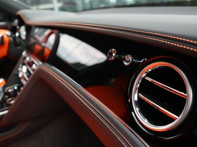 Bentley Flying Spur Hybrid V8