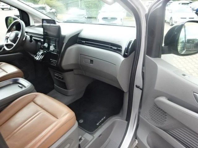 Hyundai Staria Signature