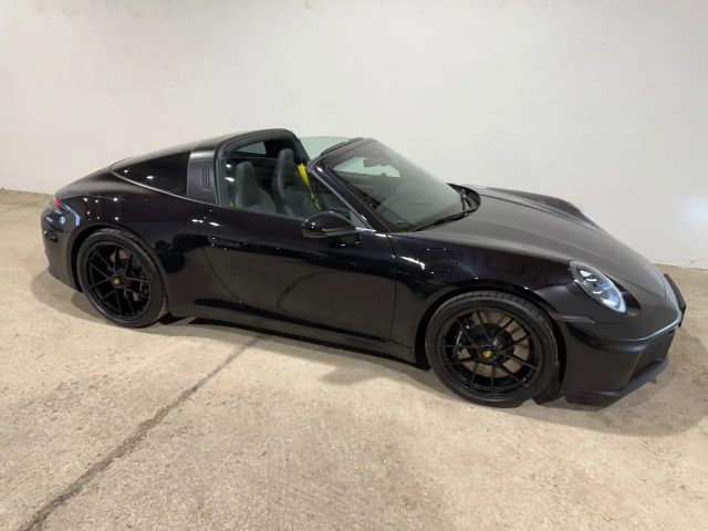 Porsche 992 4 Cabrio GTS Targa