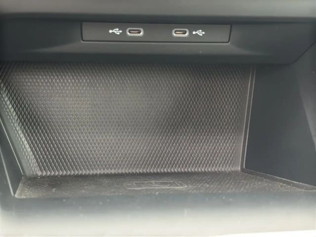 Volkswagen Golf 1.5 TSI DSG Life Variant