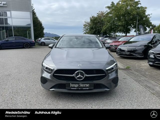 Mercedes-Benz A 180 A 180 d Progressive