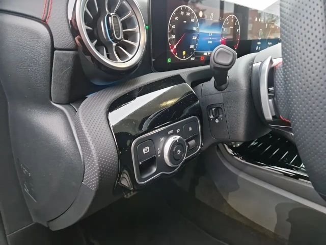 Mercedes-Benz CLA 200 AMG Line Coupé