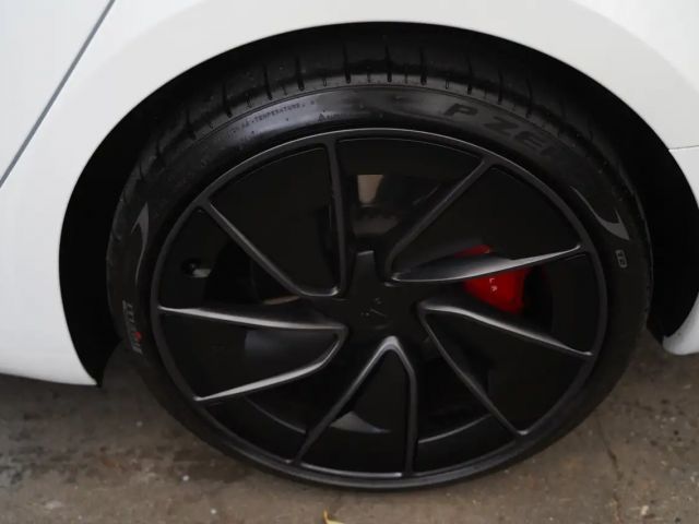 Tesla Model 3 Performance