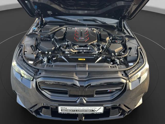 BMW M5 Touring  Anhängerk. Driving+Parkingassist B/W Surr