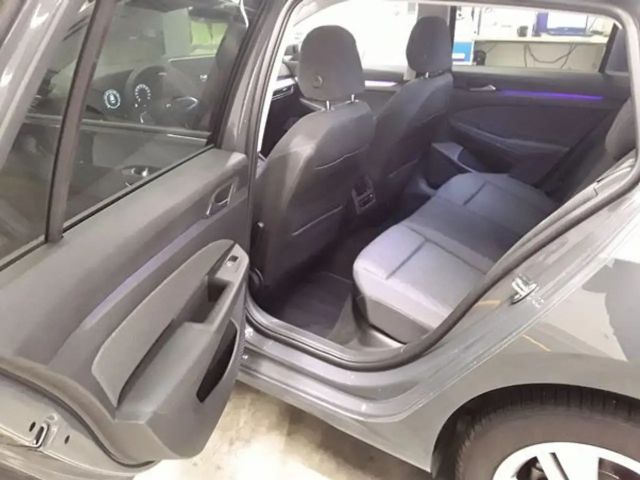 Volkswagen Golf 1.5 TSI Life Variant