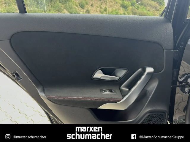 Mercedes-Benz A 250 A 250 e AMG Line