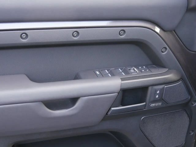 Land Rover Defender 110