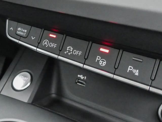 Audi A4 40 TFSI Quattro Sedan