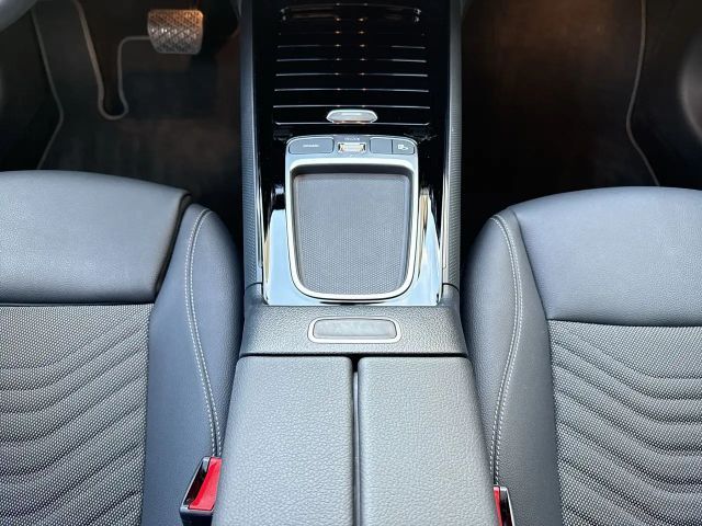 Mercedes-Benz GLA 200 PTS Cam Navi Wide LED SHZ EASY-PACK