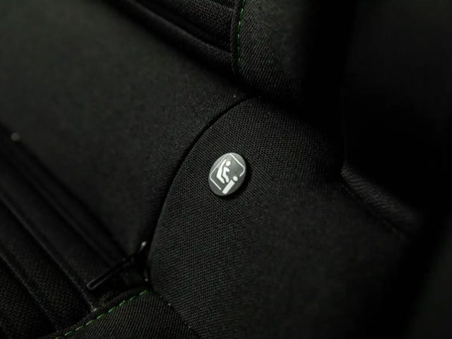 Peugeot 2008 100pk MT6 | Camera | Navi | Parkeers. a |  Carp...