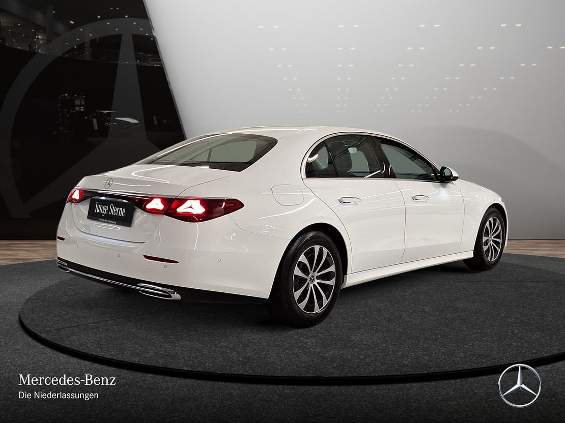 Mercedes-Benz E 200 AVANTGARDE Sedan