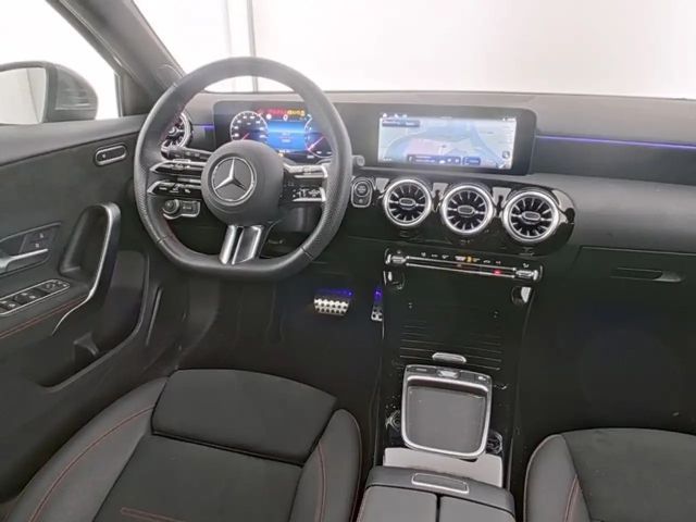 Mercedes-Benz A 180 AMG Line Premium
