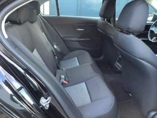 Mercedes-Benz C 200 C 200 d Sedan