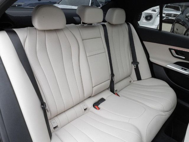 Mercedes-Benz E 200 Sedan