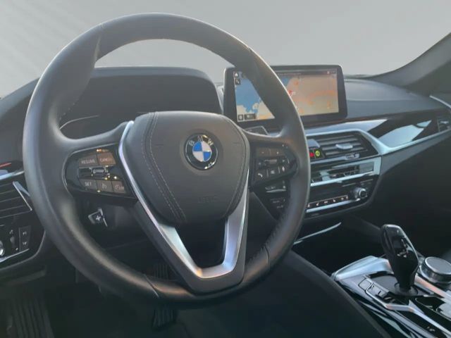 BMW 520 520d Luxury Line Touring xDrive