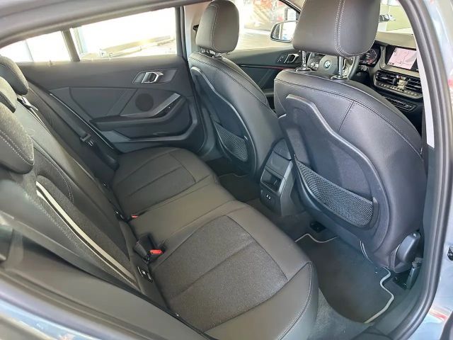 BMW 118 118i Sedan Sport Line