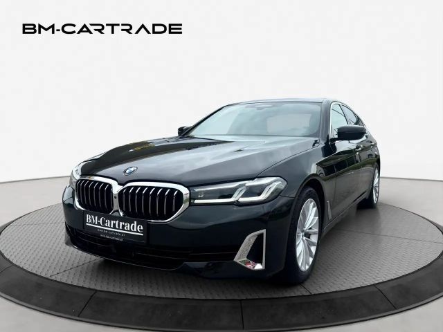BMW 530 530d Luxury Line Sedan