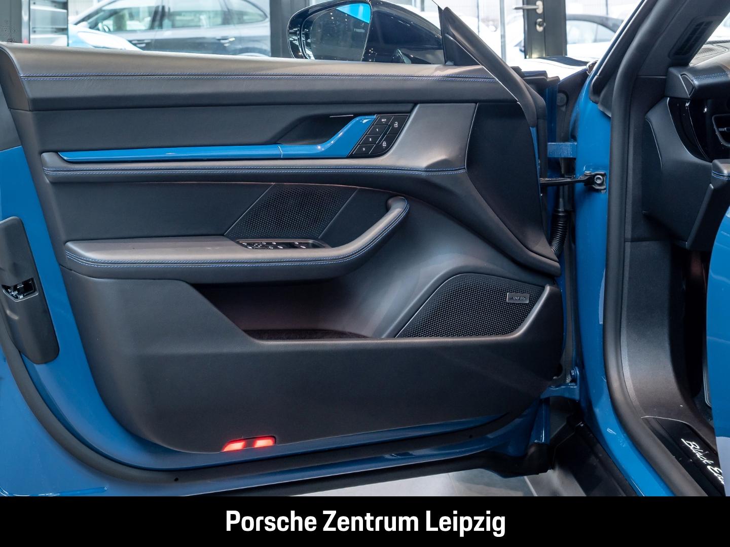 Porsche Taycan Black Edition Sport Turismo