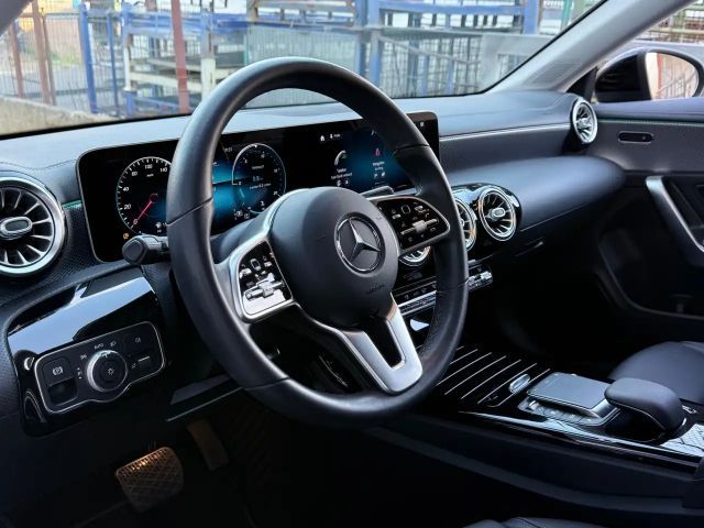 Mercedes-Benz CLA 200 °Shzg°Navi°TWA°Spur°RFK°BT