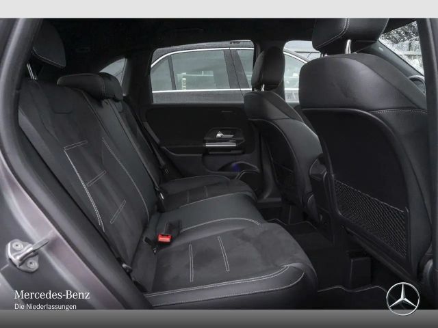 Mercedes-Benz B 180 AMG Line Sedan