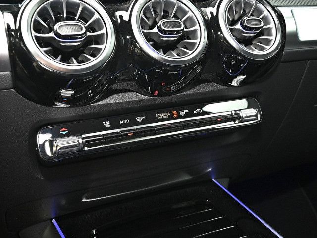 Mercedes-Benz GLB 180 