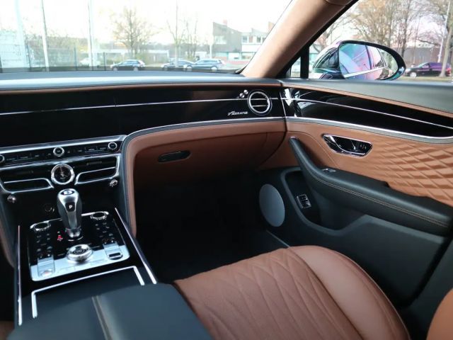 Bentley Flying Spur Hybrid V8