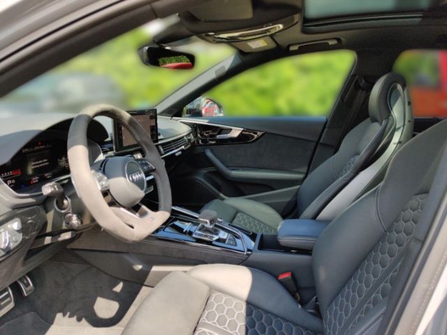 Audi RS4 Avant Quattro