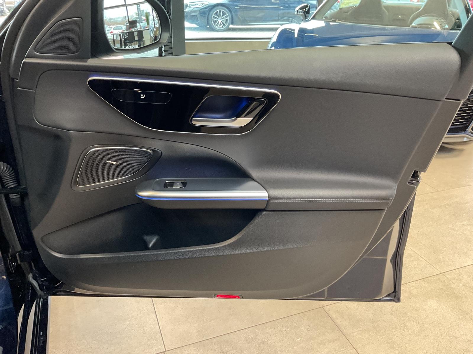 Mercedes-Benz C 200 AVANTGARDE Sedan