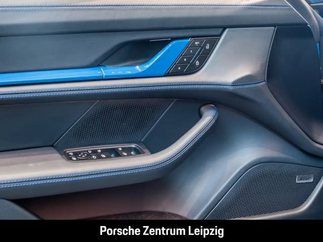 Porsche Taycan Black Edition Sport Turismo