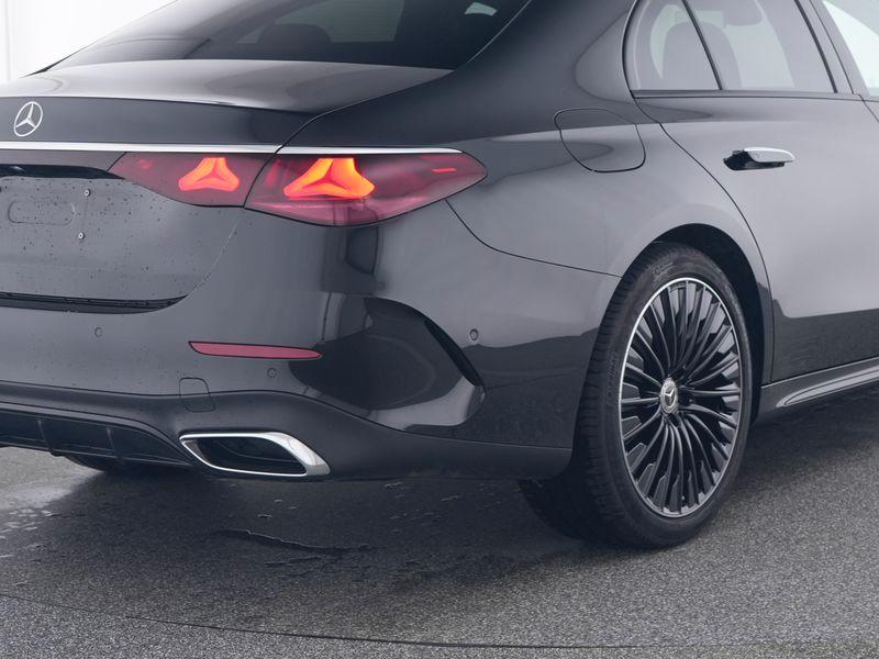 Mercedes-Benz E 220 AMG Line E 220 d Sedan