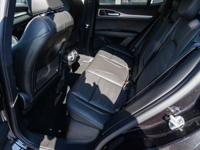 Alfa Romeo Stelvio AT8 Q4