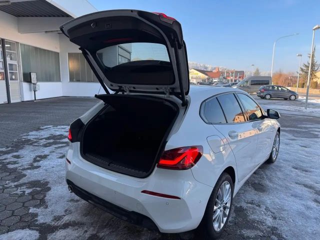 BMW 118 118i Sedan Sport Line