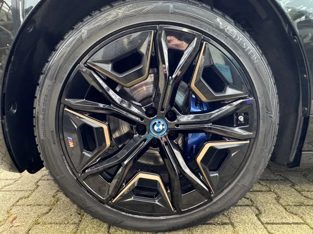 BMW iX xDrive40