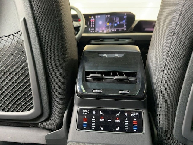 Audi A6 Avant Quattro S-Tronic